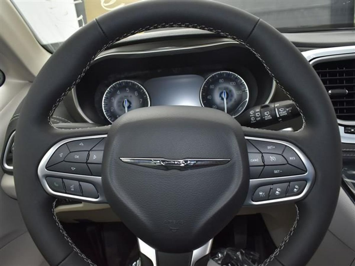 Silver Chrysler Pacifica image number 12