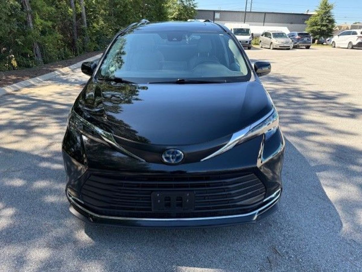 2024 TOYOTA SIENNA - Image 1