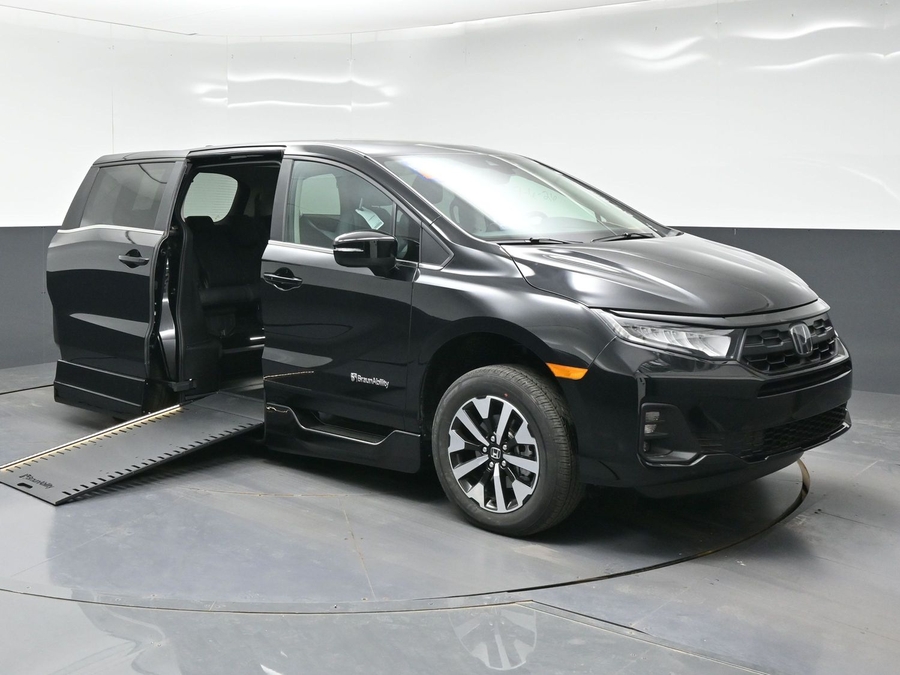 Black Honda Odyssey with Side Entry Automatic In Floor ramp