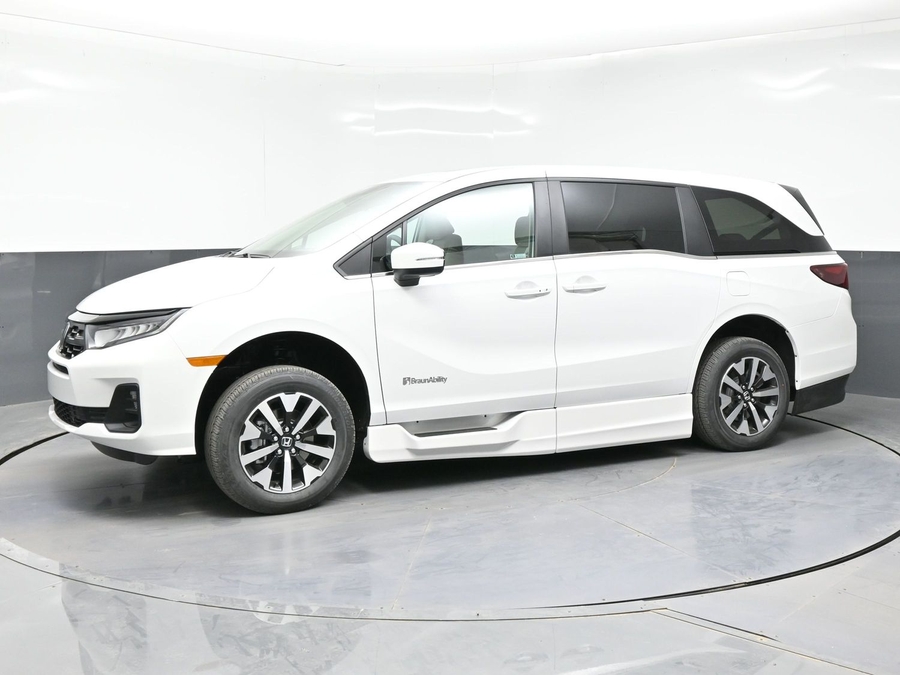 White Honda Odyssey image number 2