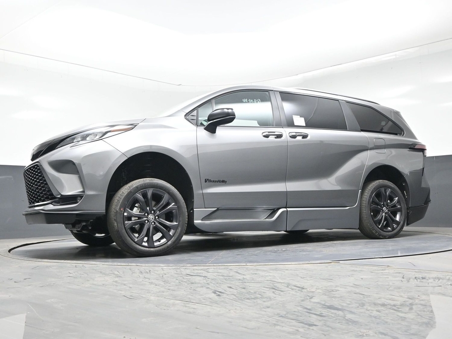 New 2026 Toyota Sienna Hybrid XSE Sport - BraunAbility Side Entry Entry Fold Out Automatic Ramp