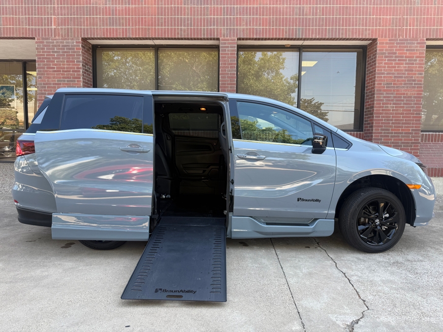 Used 2024 Honda Odyssey Sport - BraunAbility Side Entry In Floor Automatic Ramp