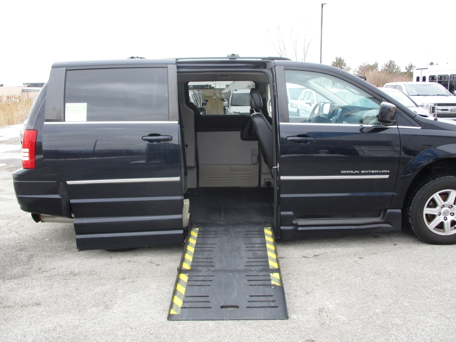 2010 CHRYSLER TOWN AND COUNTRY - Image 12