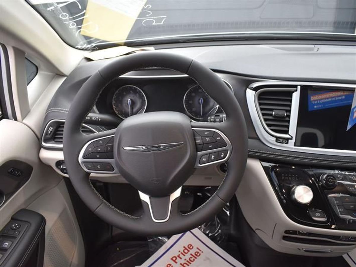 2023 CHRYSLER PACIFICA - Image 23