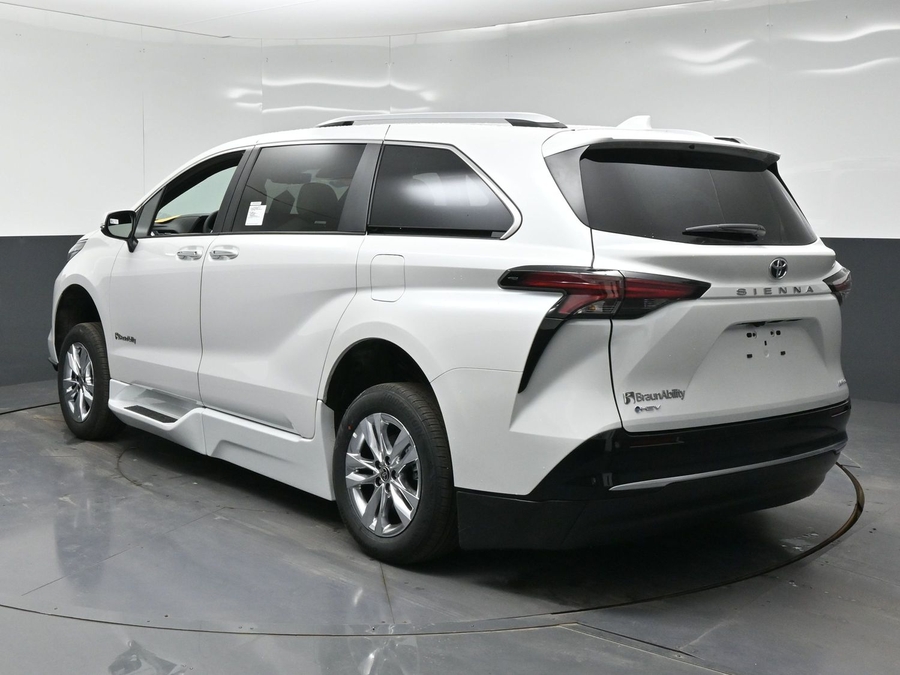 New 2026 Toyota Sienna Hybrid Limited - BraunAbility Side Entry In Floor Automatic Ramp