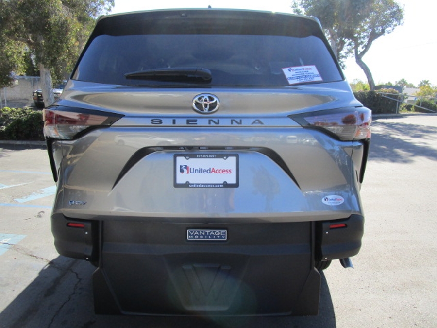 New 2026 Toyota Sienna Hybrid LE - Vantage Mobility Commercial Rear Entry Entry Fold Out Manual Ramp