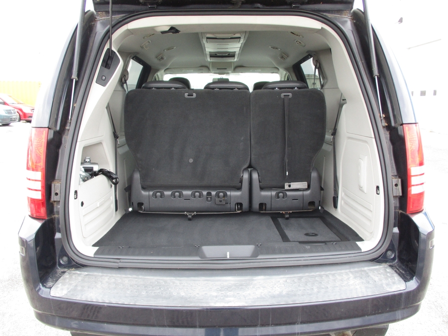 2010 CHRYSLER TOWN AND COUNTRY - Image 6