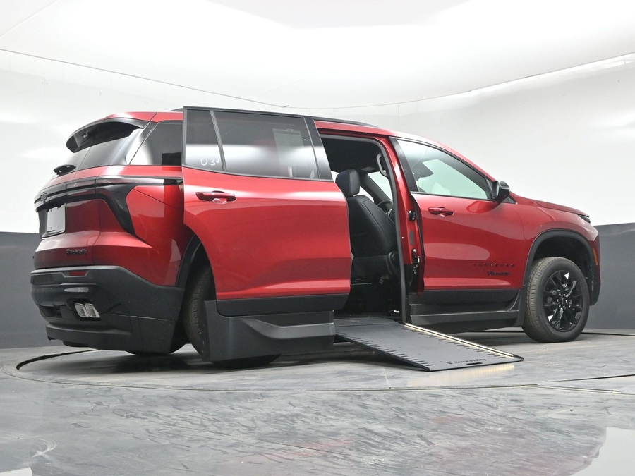 New 2026 Chevrolet Traverse 1LT Midnight - BraunAbility Side Entry In Floor Automatic Ramp