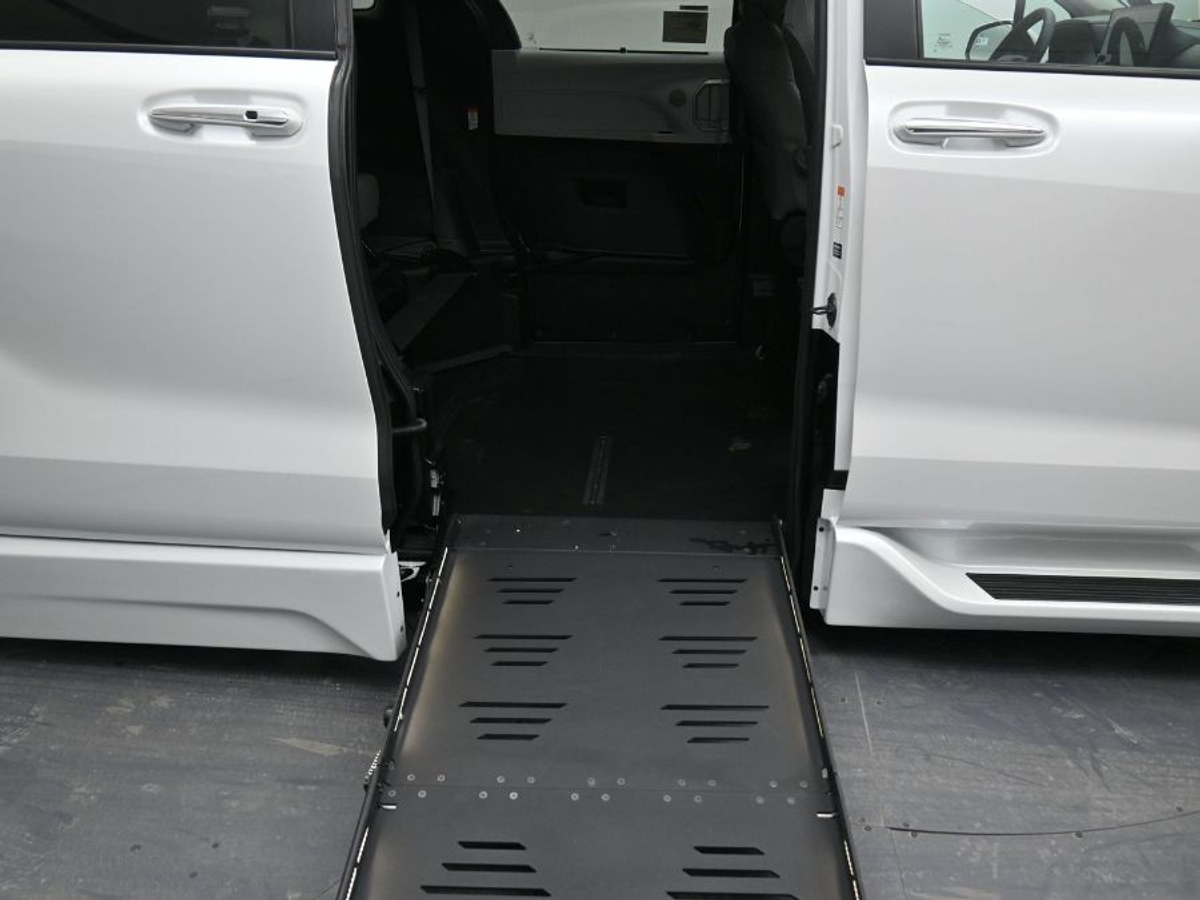 2025 TOYOTA SIENNA - Image 12