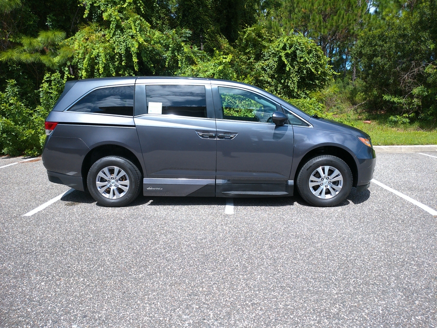Grey Honda Odyssey image number 1