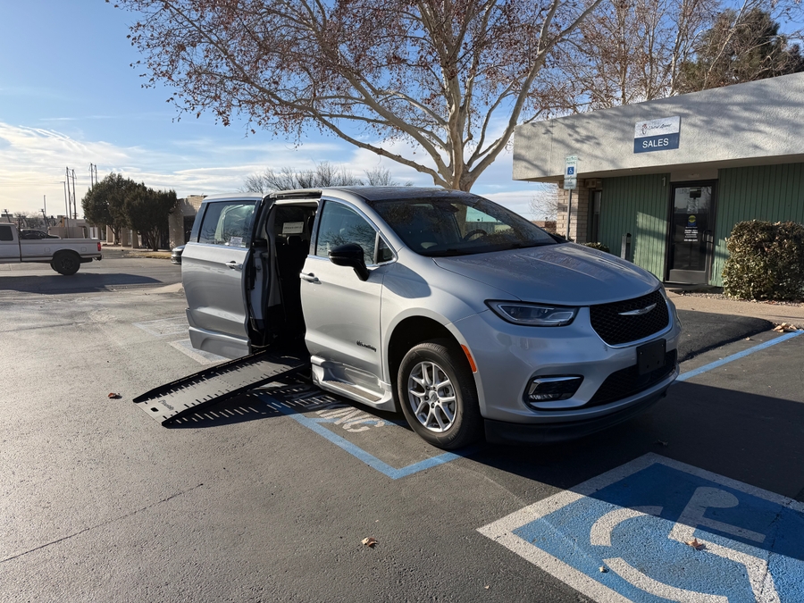 Used 2024 Chrysler Pacifica Touring L - BraunAbility Side Entry Entry Fold Out Automatic Ramp