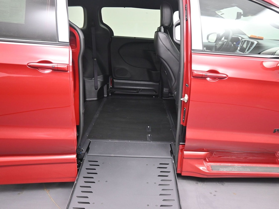 New 2026 Chrysler Pacifica Select Sport - BraunAbility Side Entry In Floor Automatic Ramp