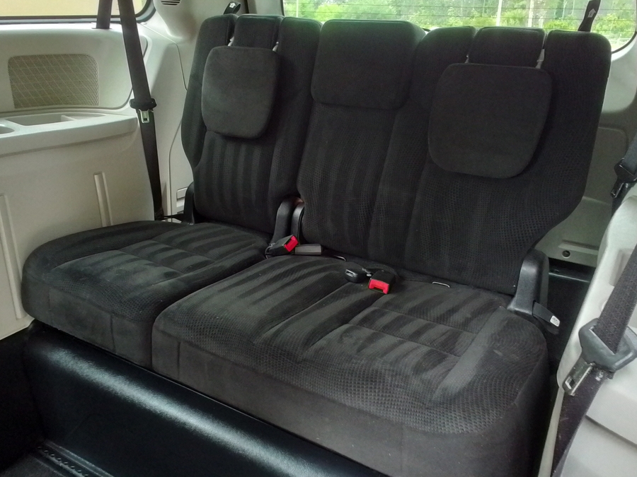 Brown Dodge Grand Caravan image number 4