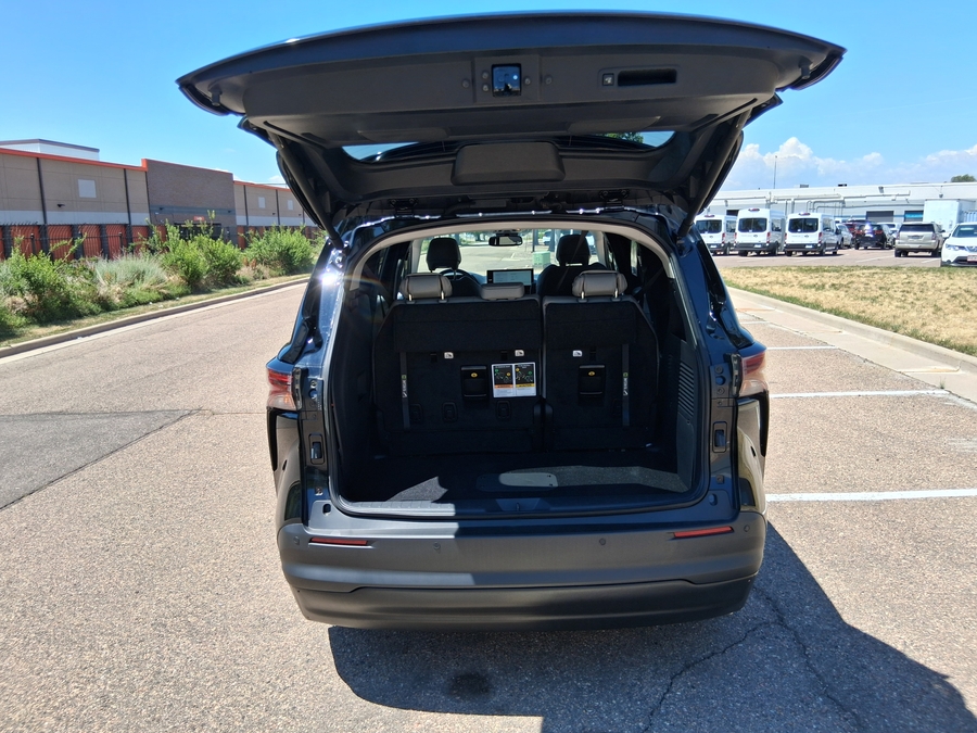 Black Toyota Sienna image number 11