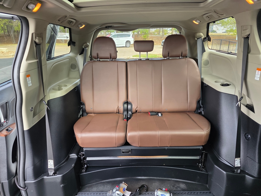 Used 2020 Toyota Sienna Limited - BraunAbility Side Entry Entry In Floor Automatic Ramp