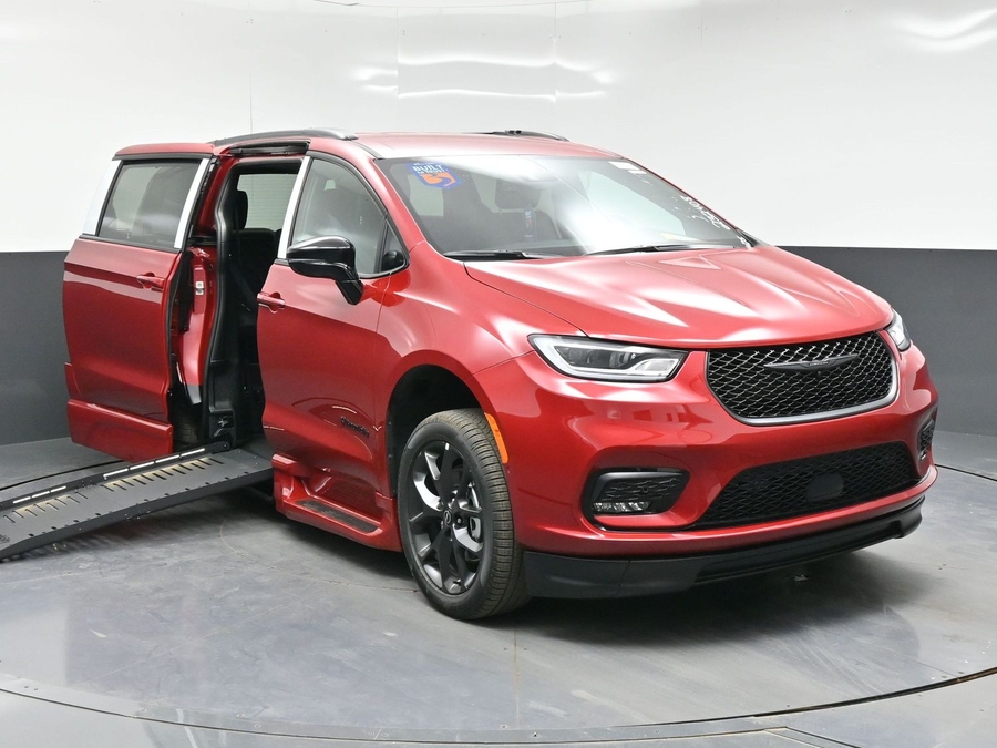 Red Chrysler Pacifica image number 5