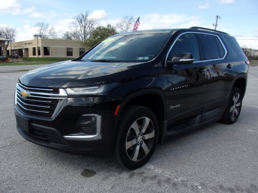 Black Chevrolet Traverse image number 2