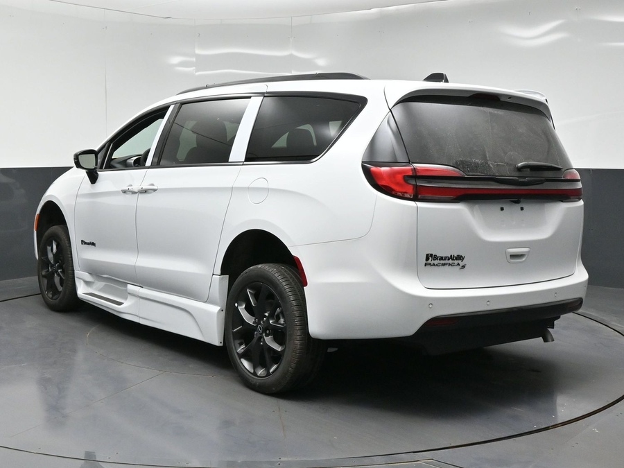 New 2026 Chrysler Pacifica Select Sport - BraunAbility Side Entry Fold Out Automatic Ramp