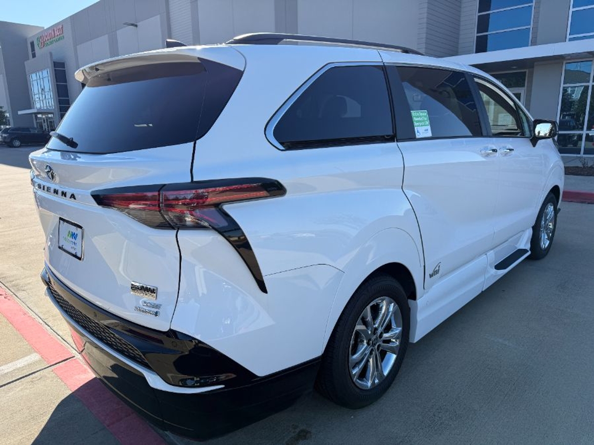 2023 TOYOTA SIENNA - Image 3
