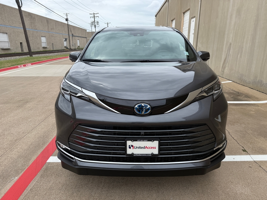 New 2025 Toyota Sienna Hybrid Platinum AWD - VMI Side Entry Entry In Floor Automatic Ramp