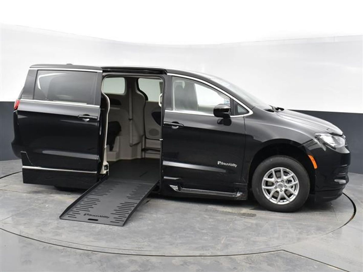 2023 CHRYSLER VOYAGER - Image 13