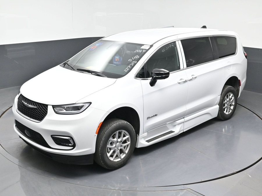 White Chrysler Pacifica image number 20