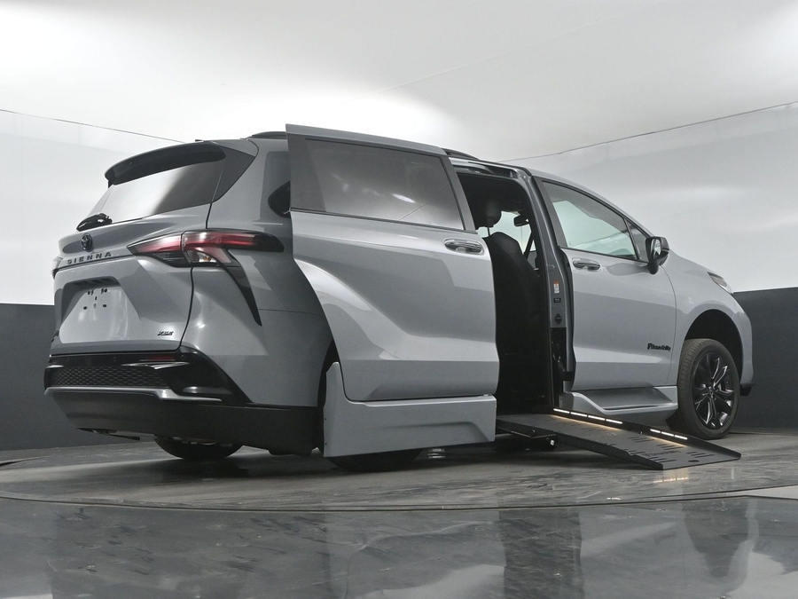 New 2025 Toyota Sienna Hybrid XSE Sport - BraunAbility Side Entry Entry Fold Out Automatic Ramp