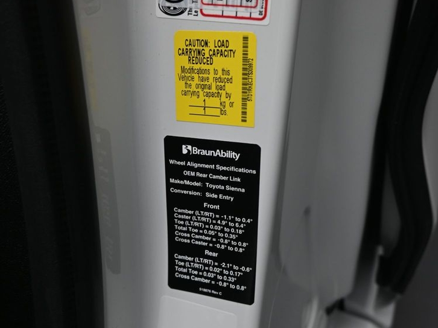 New 2026 Toyota Sienna Hybrid XLE Base - BraunAbility Side Entry Fold Out Automatic Ramp