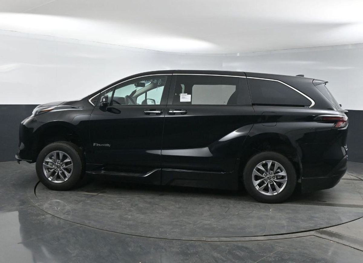 2025 TOYOTA SIENNA - Image 4