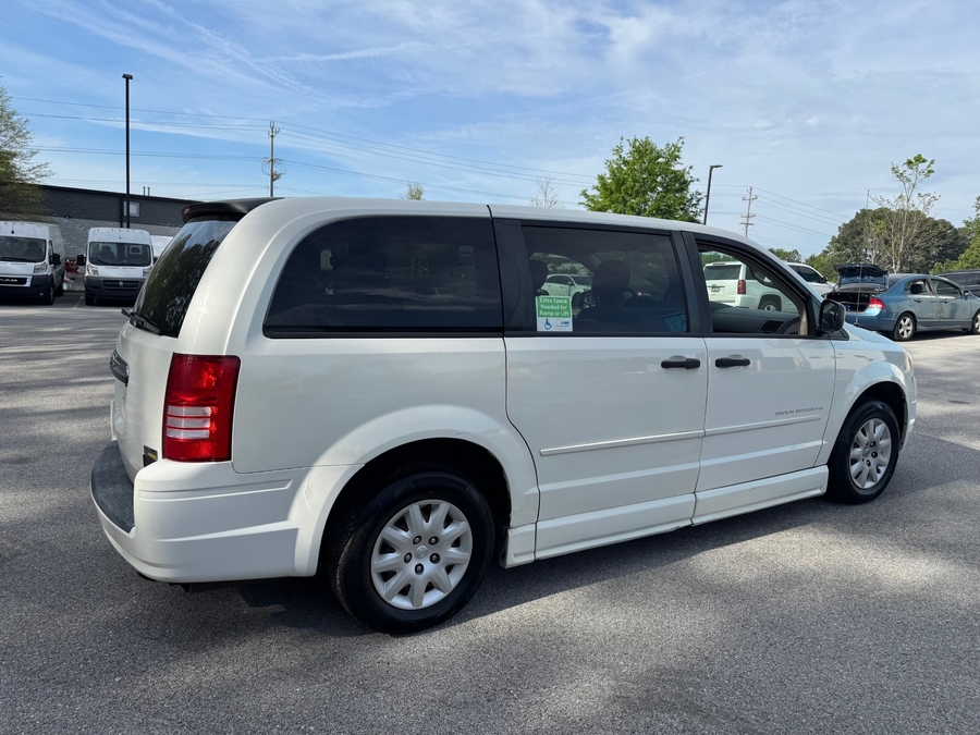 White Chrysler Town and Country image number 4