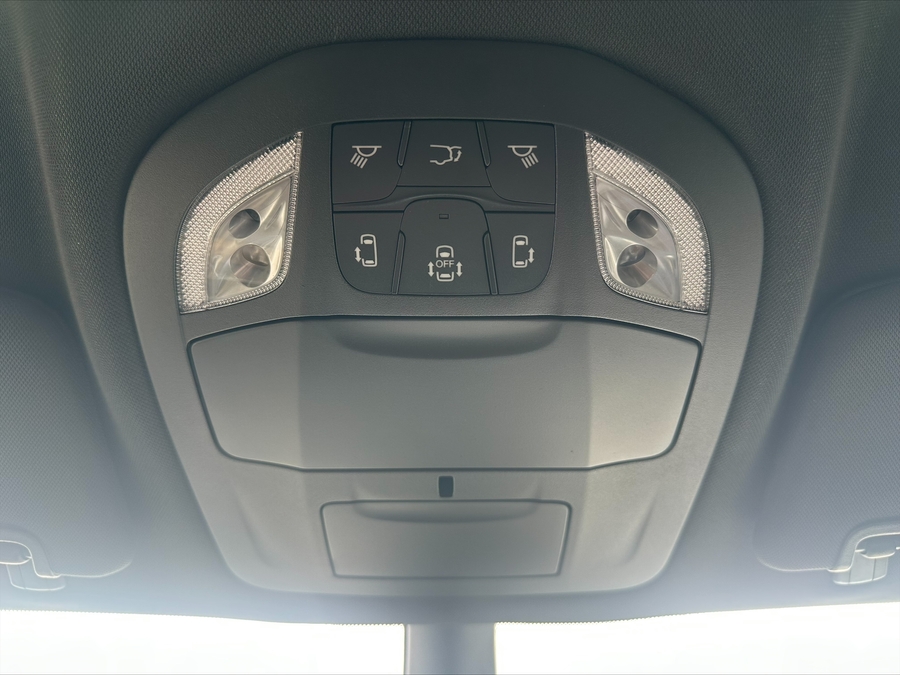 Black Chrysler Pacifica image number 14