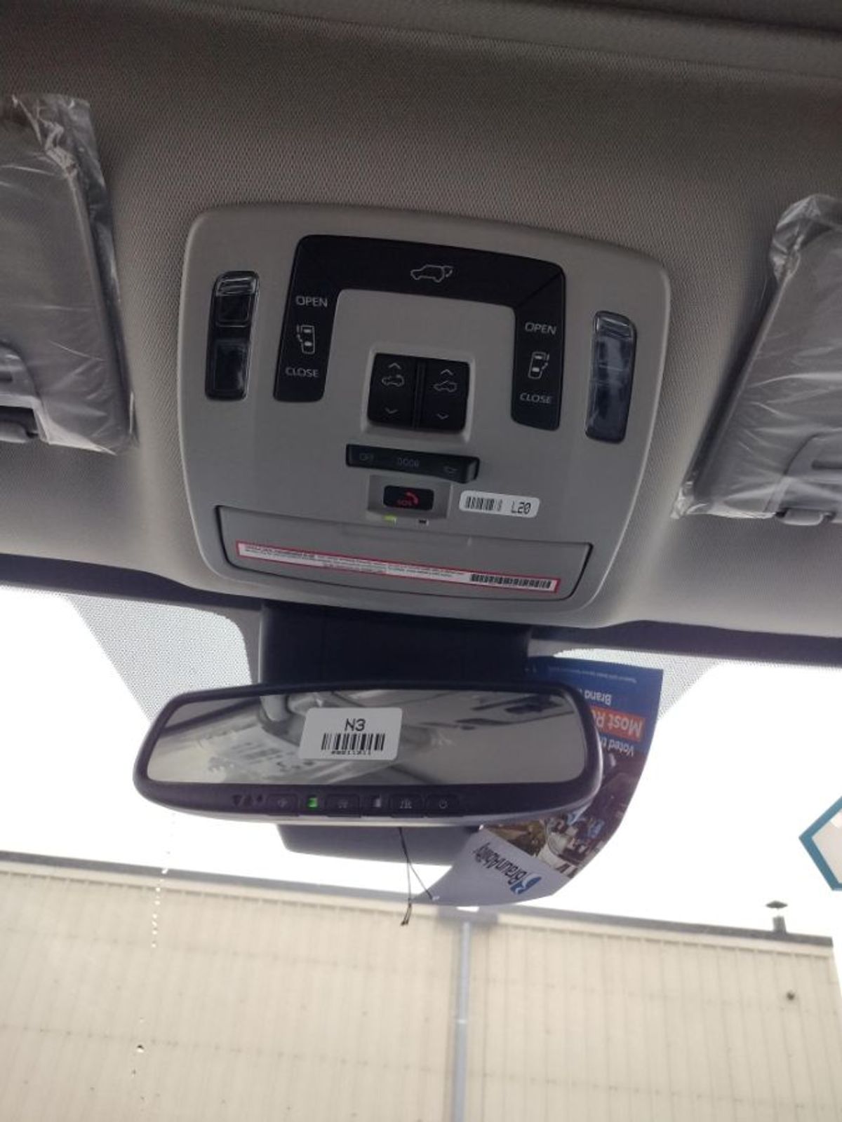 White Toyota Sienna image number 13