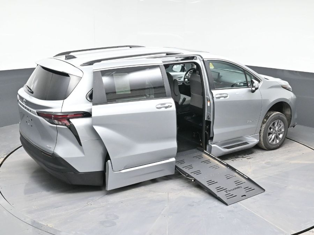 2025 TOYOTA SIENNA - Image 25