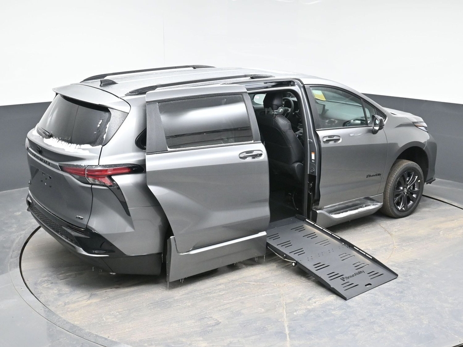 New 2026 Toyota Sienna Hybrid XSE Sport - BraunAbility Side Entry Entry Fold Out Automatic Ramp