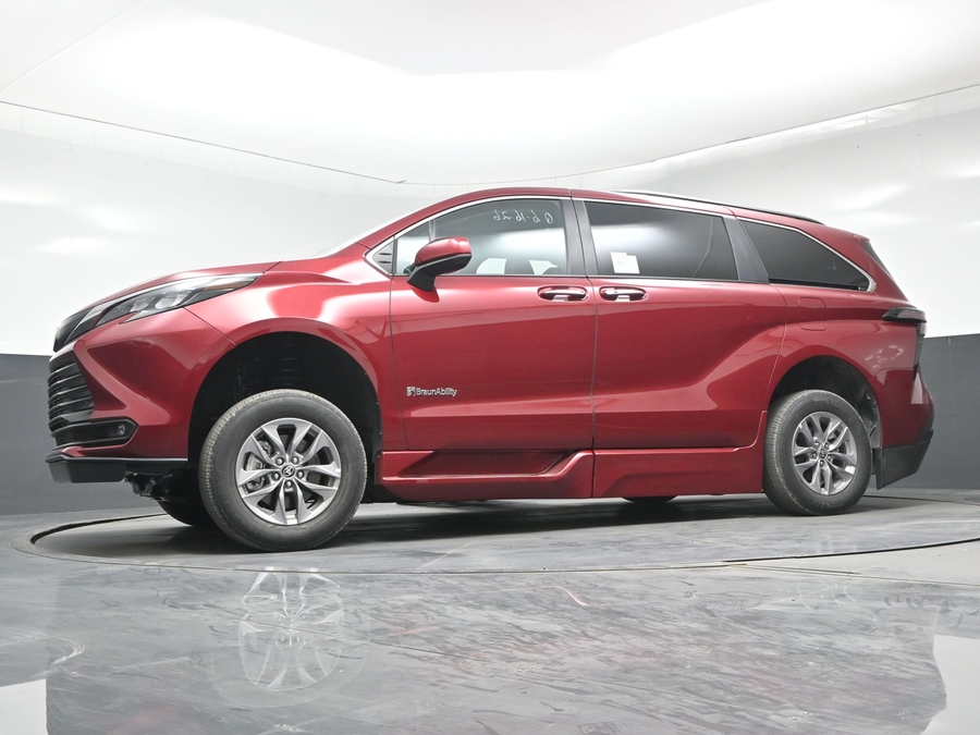 New 2026 Toyota Sienna Hybrid XLE Add - BraunAbility Side Entry Fold Out Automatic Ramp