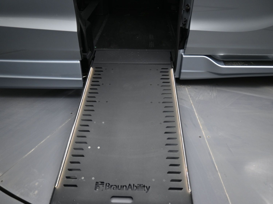 New 2026 Honda Odyssey Touring - BraunAbility Side Entry Entry In Floor Automatic Ramp