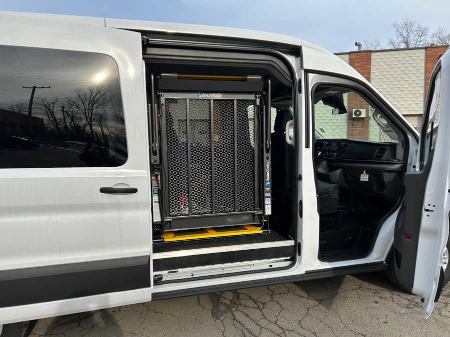 White Ford T350 image number 5