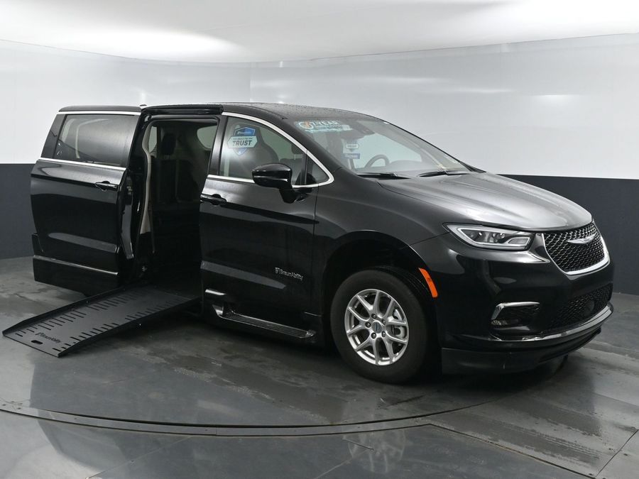 Used 2024 Chrysler Pacifica Touring L - BraunAbility Side Entry Entry Fold Out Automatic Ramp
