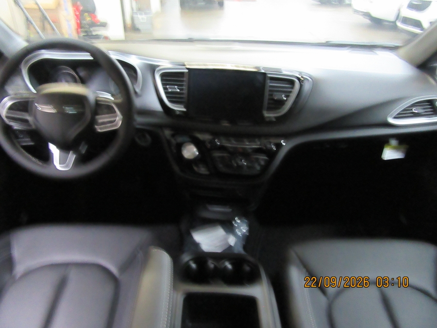 2026 Chrysler Voyager LX - Photo 6