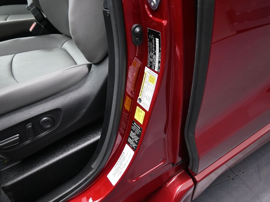 New 2025 Toyota Sienna Hybrid XLE Base - BraunAbility Side Entry Entry Fold Out Automatic Ramp