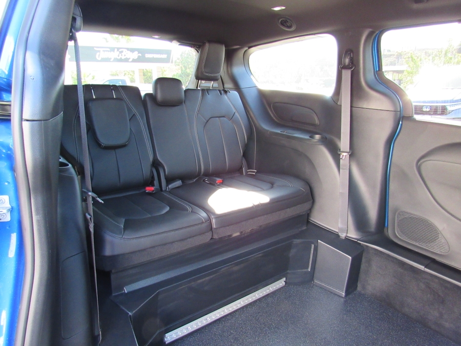 2027 Chrysler Pacifica Select - Photo 11