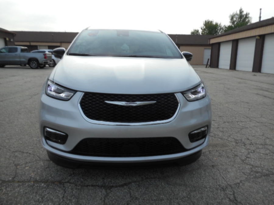 2026 Chrysler Pacifica Select's photo