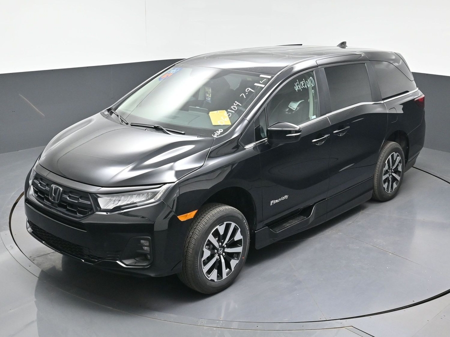 Black Honda Odyssey image number 15