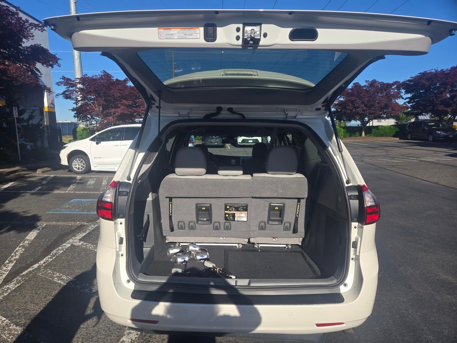 Used 2020 Toyota Sienna XLE - BraunAbility Side Entry Entry In Floor Automatic Ramp