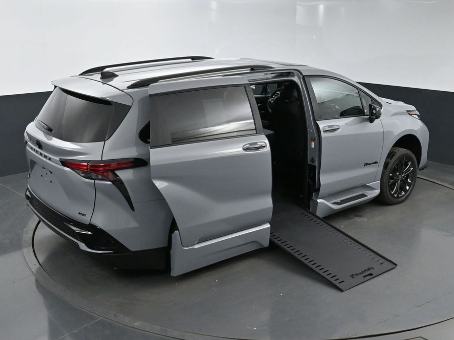 New 2025 Toyota Sienna Hybrid XSE Sport - BraunAbility Side Entry Entry In Floor Automatic Ramp
