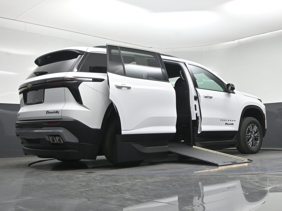 New 2026 Chevrolet Traverse 1LT - BraunAbility Side Entry In Floor Automatic Ramp