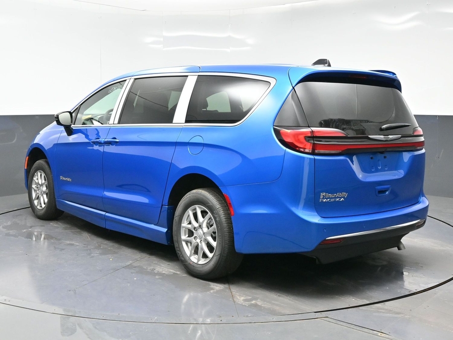 Blue Chrysler Pacifica image number 4