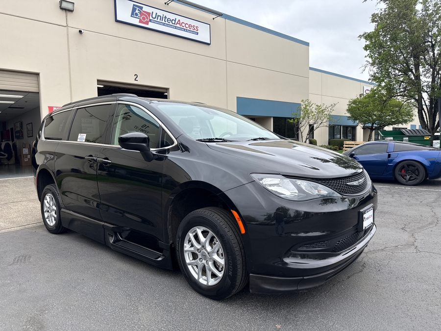 Used 2021 Chrysler Voyager LXi - BraunAbility Side Entry Entry Fold Out Automatic Ramp