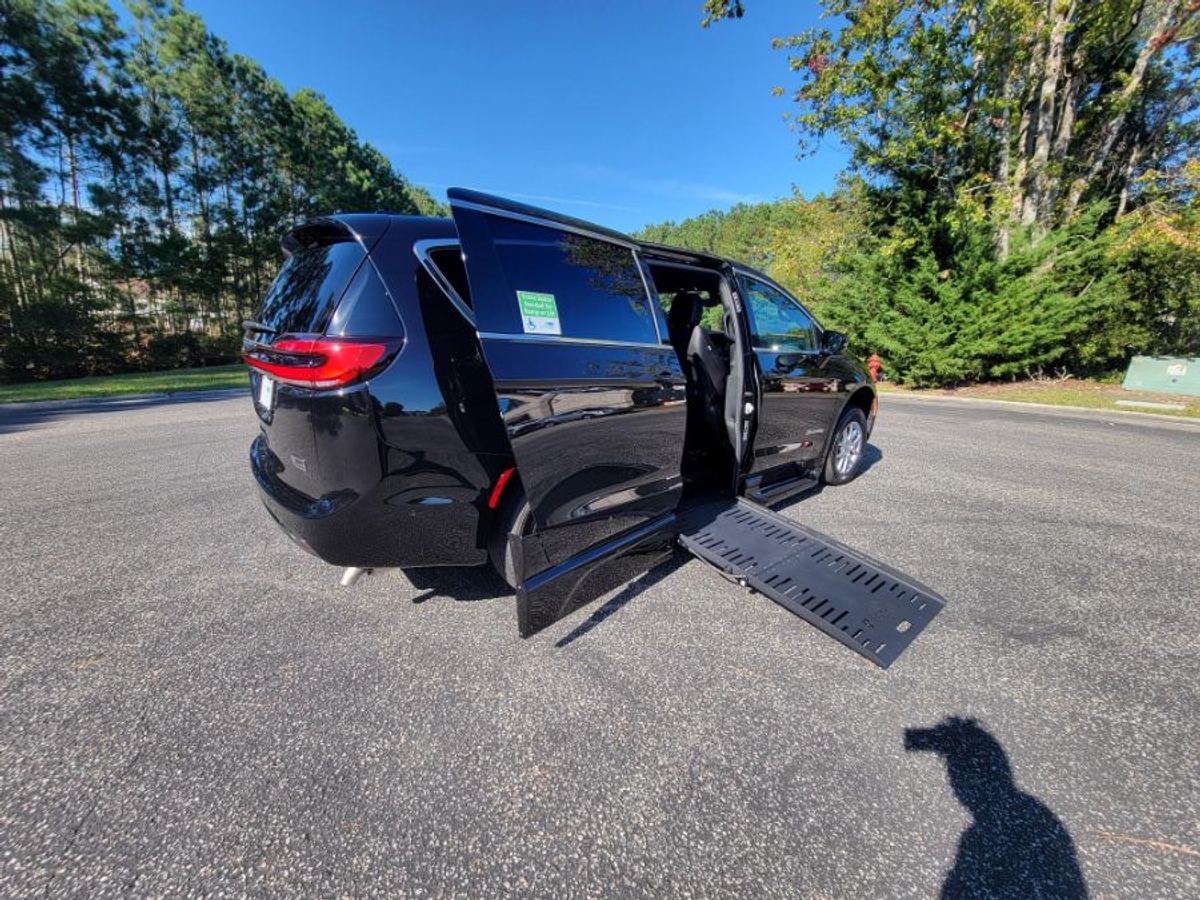 2025 CHRYSLER PACIFICA - Image 11