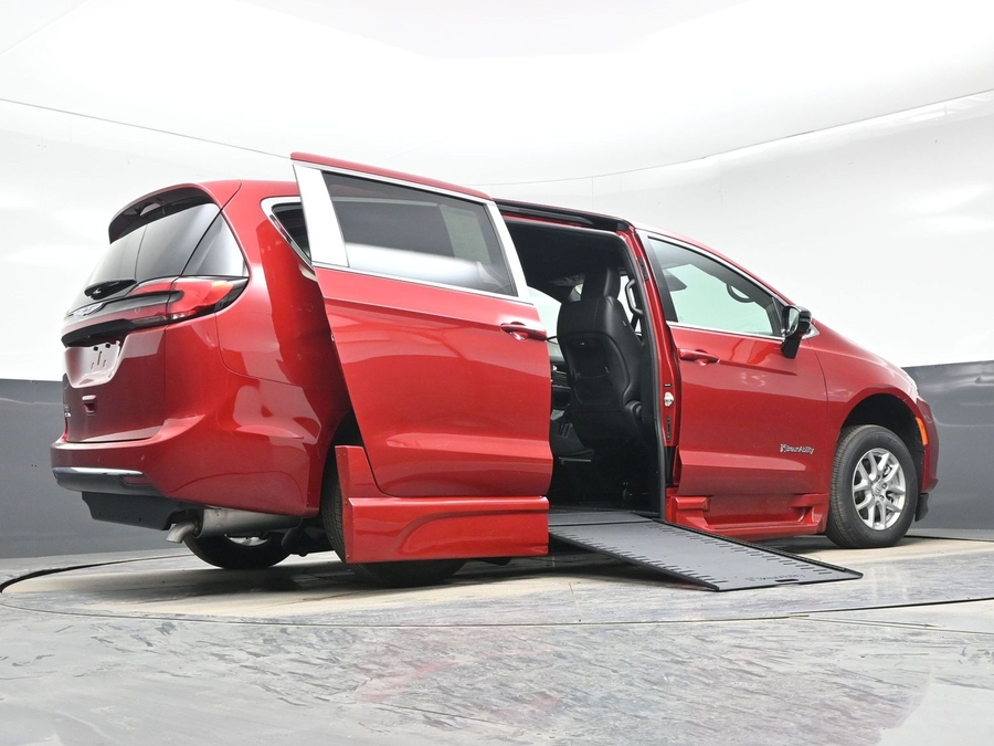 Red Chrysler Pacifica image number 21